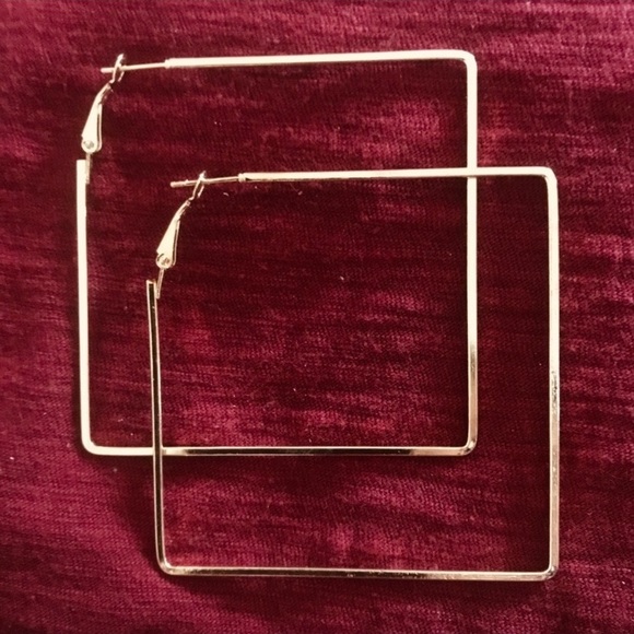 💗 Gold Large Square Hoop Earrings NEW - Picture 5 of 9